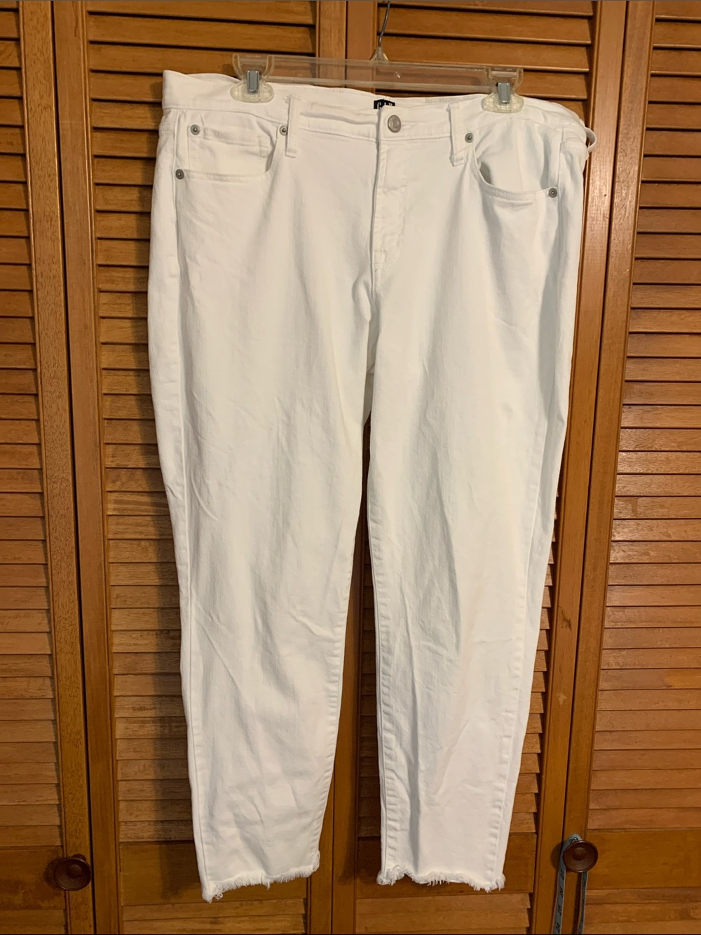 GAP cropped always skinny white jeans